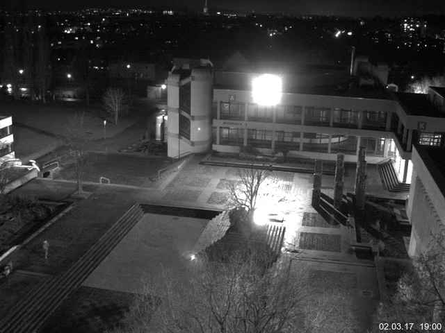 Foto der Webcam: Verwaltungsgebäude, Innenhof mit Audimax, Hörsaal-Gebäude 1