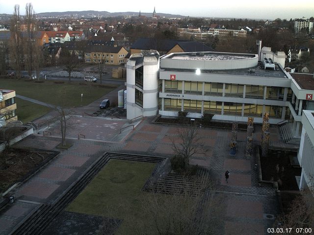 Foto der Webcam: Verwaltungsgebäude, Innenhof mit Audimax, Hörsaal-Gebäude 1