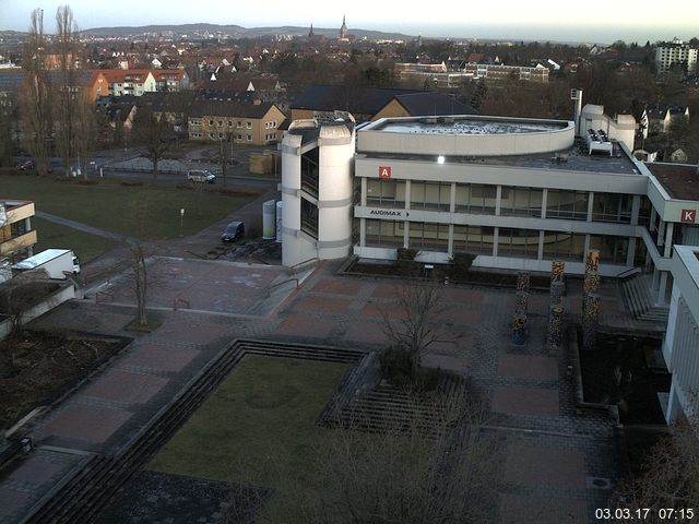 Foto der Webcam: Verwaltungsgebäude, Innenhof mit Audimax, Hörsaal-Gebäude 1