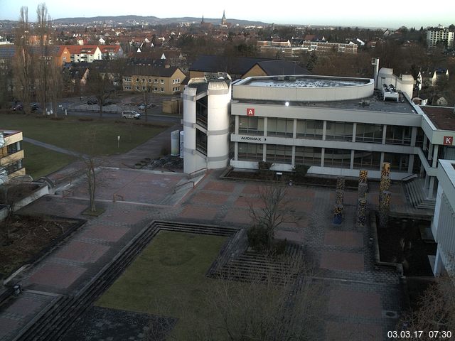 Foto der Webcam: Verwaltungsgebäude, Innenhof mit Audimax, Hörsaal-Gebäude 1