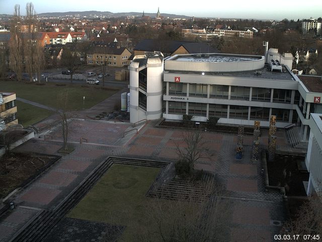 Foto der Webcam: Verwaltungsgebäude, Innenhof mit Audimax, Hörsaal-Gebäude 1