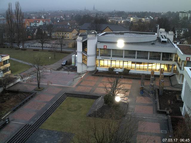 Foto der Webcam: Verwaltungsgeb&auml;ude, Innenhof mit Audimax, H&ouml;rsaal-Geb&auml;ude 1