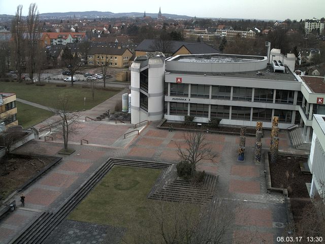 Foto der Webcam: Verwaltungsgebäude, Innenhof mit Audimax, Hörsaal-Gebäude 1