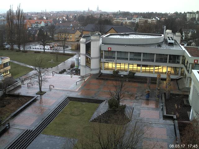 Foto der Webcam: Verwaltungsgebäude, Innenhof mit Audimax, Hörsaal-Gebäude 1