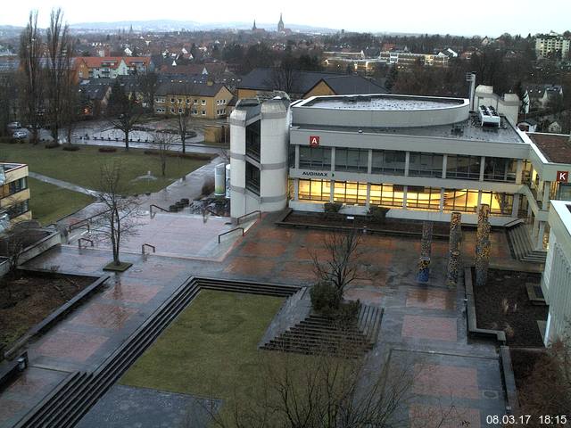 Foto der Webcam: Verwaltungsgebäude, Innenhof mit Audimax, Hörsaal-Gebäude 1