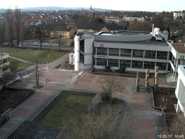 Foto der Webcam: Verwaltungsgebäude, Innenhof mit Audimax, Hörsaal-Gebäude 1