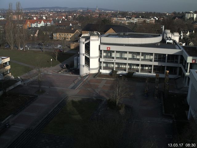 Foto der Webcam: Verwaltungsgebäude, Innenhof mit Audimax, Hörsaal-Gebäude 1