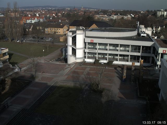 Foto der Webcam: Verwaltungsgebäude, Innenhof mit Audimax, Hörsaal-Gebäude 1