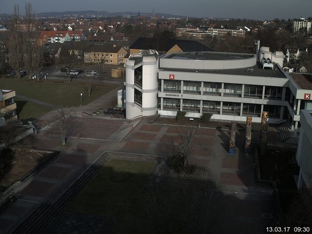 Foto der Webcam: Verwaltungsgebäude, Innenhof mit Audimax, Hörsaal-Gebäude 1