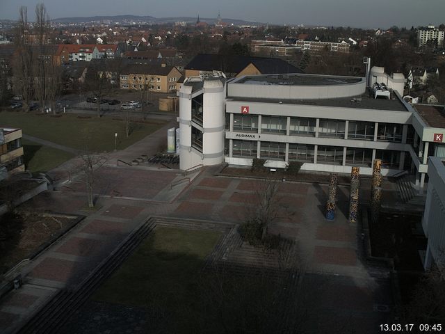 Foto der Webcam: Verwaltungsgebäude, Innenhof mit Audimax, Hörsaal-Gebäude 1