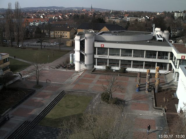 Foto der Webcam: Verwaltungsgebäude, Innenhof mit Audimax, Hörsaal-Gebäude 1