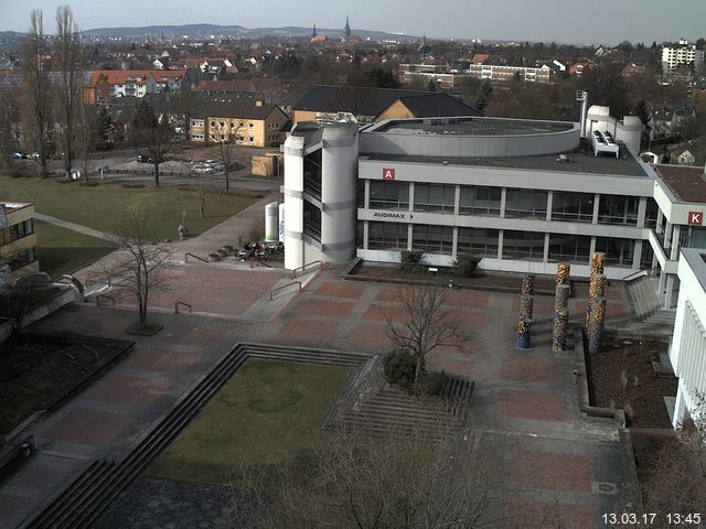 Foto der Webcam: Verwaltungsgebäude, Innenhof mit Audimax, Hörsaal-Gebäude 1