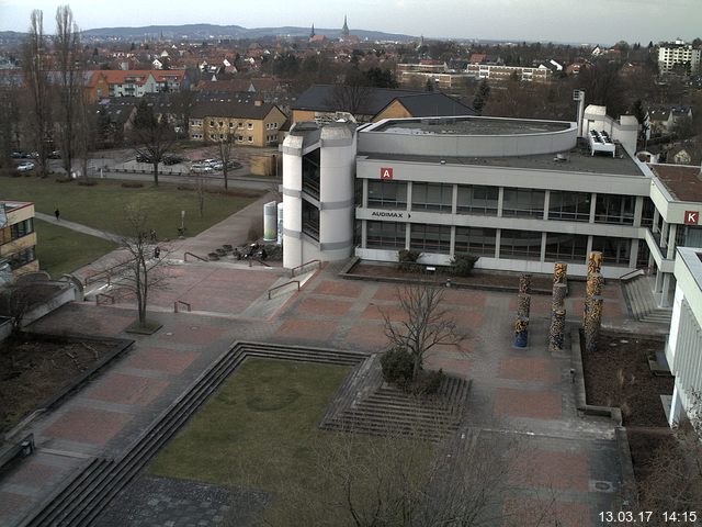 Foto der Webcam: Verwaltungsgebäude, Innenhof mit Audimax, Hörsaal-Gebäude 1