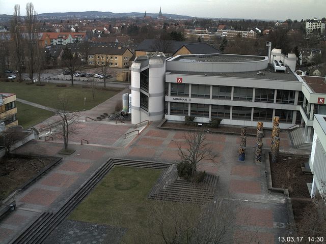 Foto der Webcam: Verwaltungsgebäude, Innenhof mit Audimax, Hörsaal-Gebäude 1