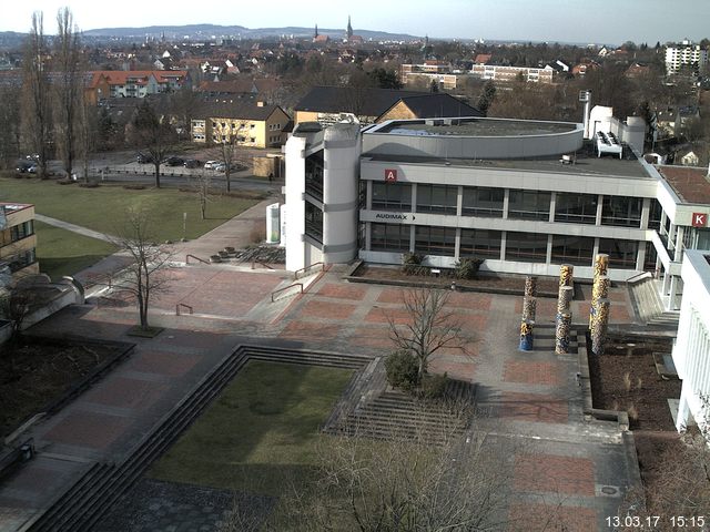 Foto der Webcam: Verwaltungsgebäude, Innenhof mit Audimax, Hörsaal-Gebäude 1