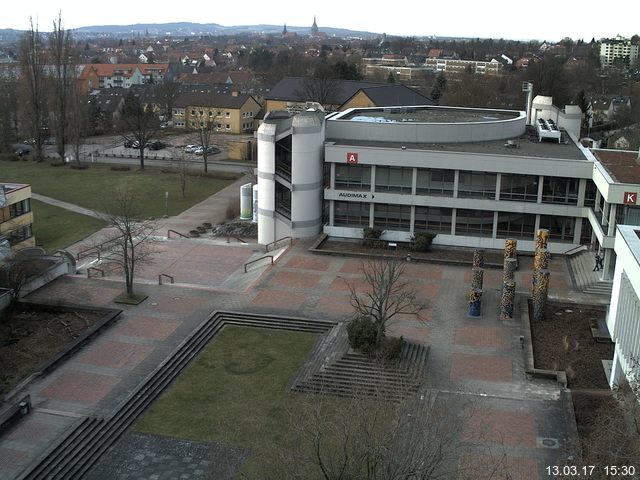 Foto der Webcam: Verwaltungsgebäude, Innenhof mit Audimax, Hörsaal-Gebäude 1