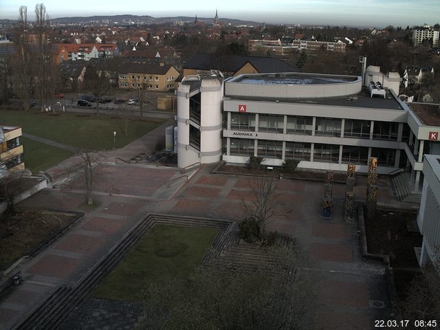 Foto der Webcam: Verwaltungsgebäude, Innenhof mit Audimax, Hörsaal-Gebäude 1