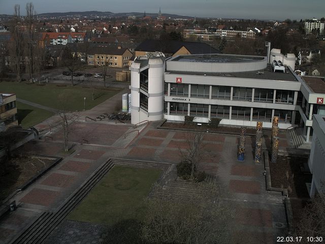 Foto der Webcam: Verwaltungsgebäude, Innenhof mit Audimax, Hörsaal-Gebäude 1