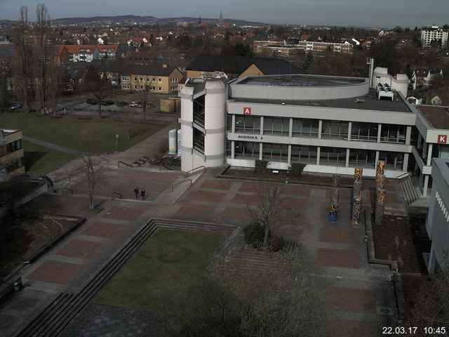 Foto der Webcam: Verwaltungsgebäude, Innenhof mit Audimax, Hörsaal-Gebäude 1