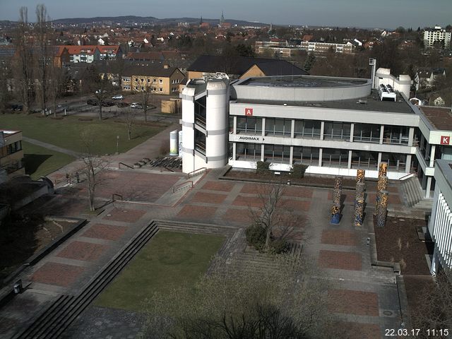 Foto der Webcam: Verwaltungsgebäude, Innenhof mit Audimax, Hörsaal-Gebäude 1