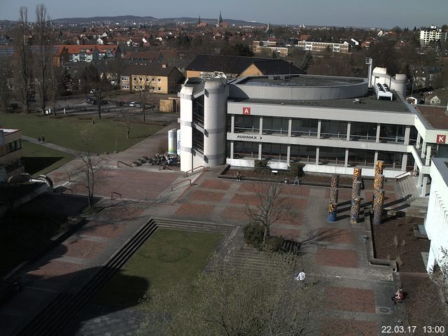 Foto der Webcam: Verwaltungsgebäude, Innenhof mit Audimax, Hörsaal-Gebäude 1