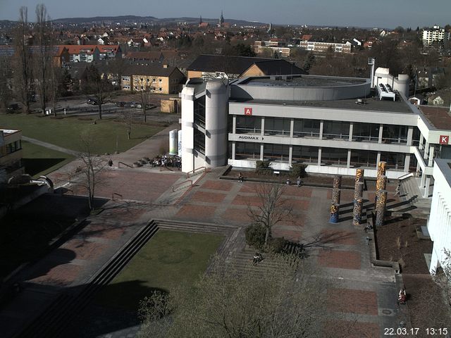 Foto der Webcam: Verwaltungsgebäude, Innenhof mit Audimax, Hörsaal-Gebäude 1