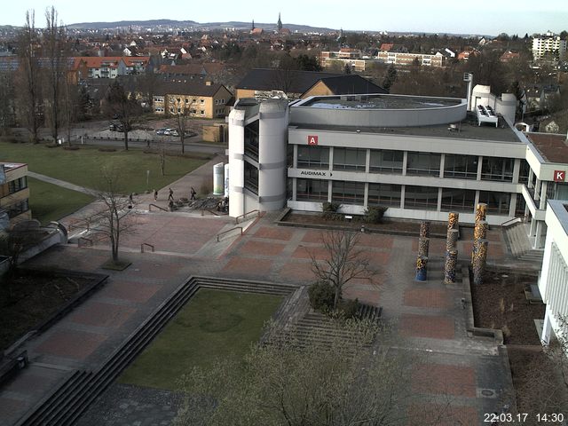 Foto der Webcam: Verwaltungsgebäude, Innenhof mit Audimax, Hörsaal-Gebäude 1