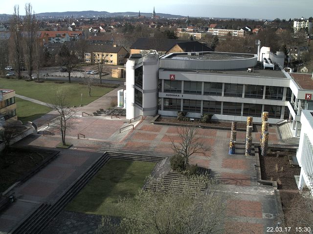 Foto der Webcam: Verwaltungsgebäude, Innenhof mit Audimax, Hörsaal-Gebäude 1