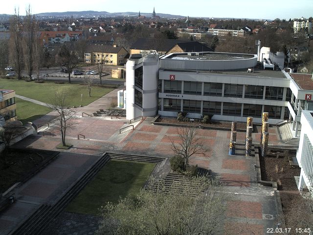 Foto der Webcam: Verwaltungsgebäude, Innenhof mit Audimax, Hörsaal-Gebäude 1