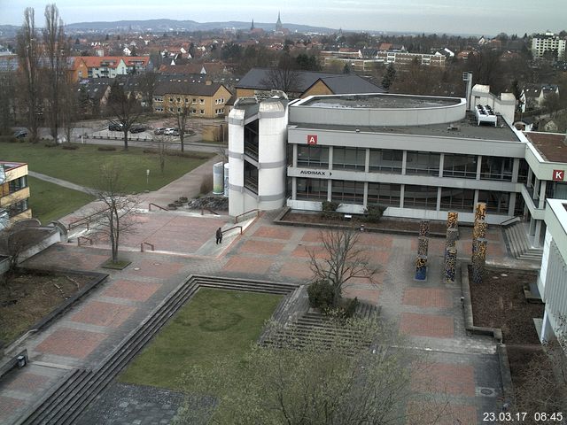 Foto der Webcam: Verwaltungsgebäude, Innenhof mit Audimax, Hörsaal-Gebäude 1