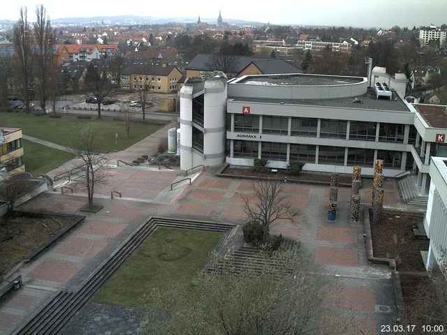 Foto der Webcam: Verwaltungsgebäude, Innenhof mit Audimax, Hörsaal-Gebäude 1