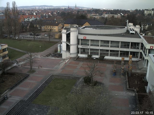 Foto der Webcam: Verwaltungsgebäude, Innenhof mit Audimax, Hörsaal-Gebäude 1