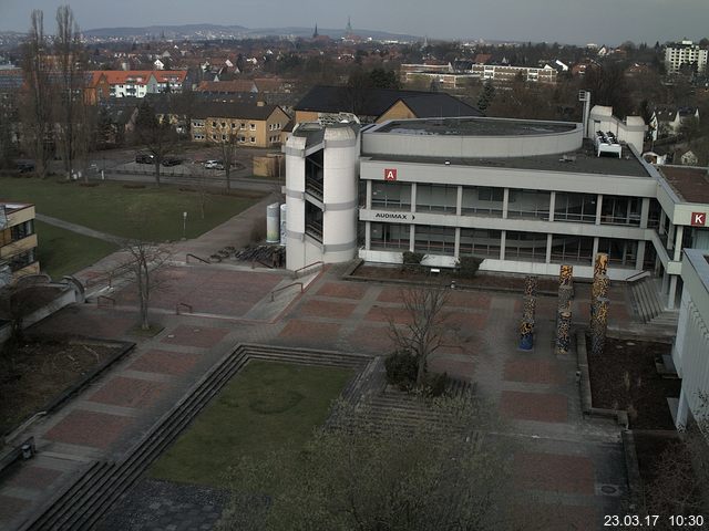 Foto der Webcam: Verwaltungsgebäude, Innenhof mit Audimax, Hörsaal-Gebäude 1