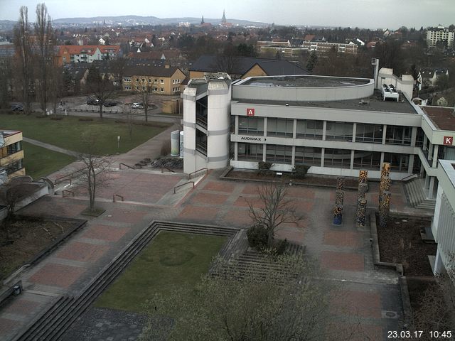 Foto der Webcam: Verwaltungsgebäude, Innenhof mit Audimax, Hörsaal-Gebäude 1