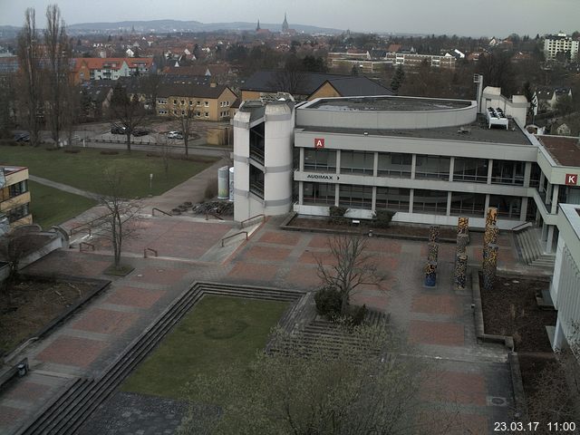 Foto der Webcam: Verwaltungsgebäude, Innenhof mit Audimax, Hörsaal-Gebäude 1