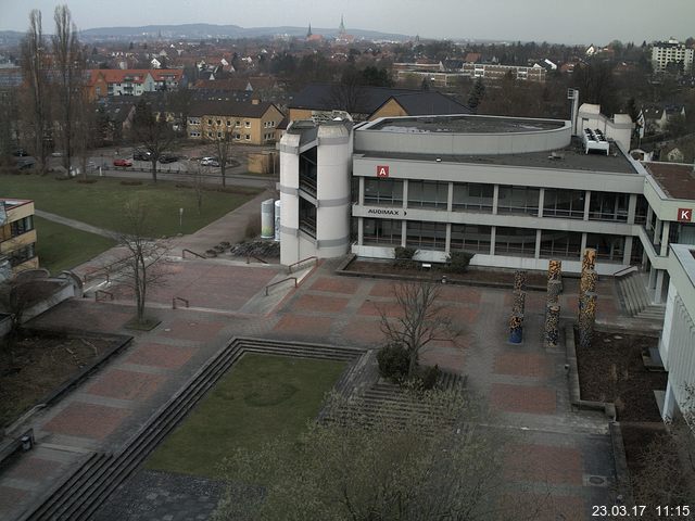 Foto der Webcam: Verwaltungsgebäude, Innenhof mit Audimax, Hörsaal-Gebäude 1