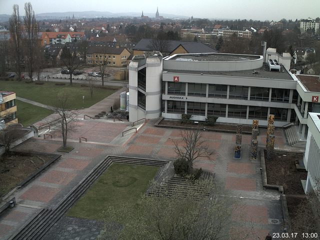 Foto der Webcam: Verwaltungsgebäude, Innenhof mit Audimax, Hörsaal-Gebäude 1