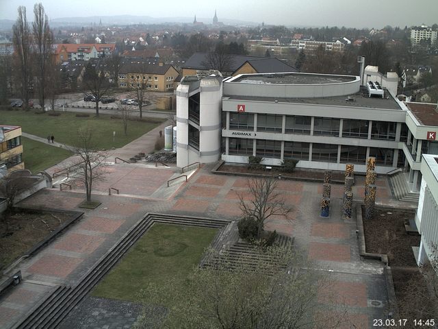 Foto der Webcam: Verwaltungsgebäude, Innenhof mit Audimax, Hörsaal-Gebäude 1