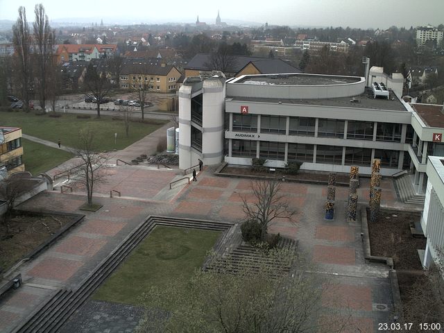 Foto der Webcam: Verwaltungsgebäude, Innenhof mit Audimax, Hörsaal-Gebäude 1