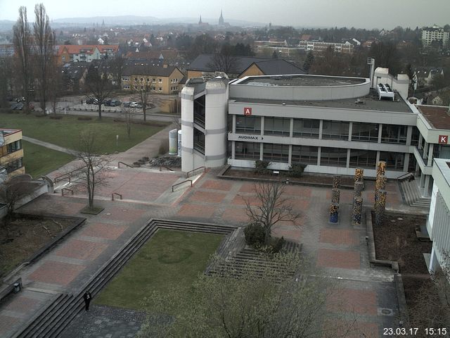 Foto der Webcam: Verwaltungsgebäude, Innenhof mit Audimax, Hörsaal-Gebäude 1