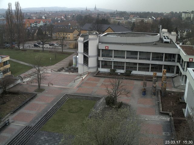 Foto der Webcam: Verwaltungsgebäude, Innenhof mit Audimax, Hörsaal-Gebäude 1