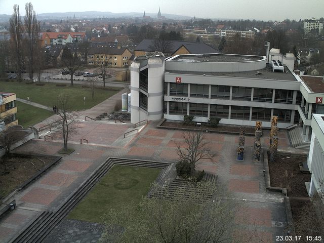 Foto der Webcam: Verwaltungsgebäude, Innenhof mit Audimax, Hörsaal-Gebäude 1