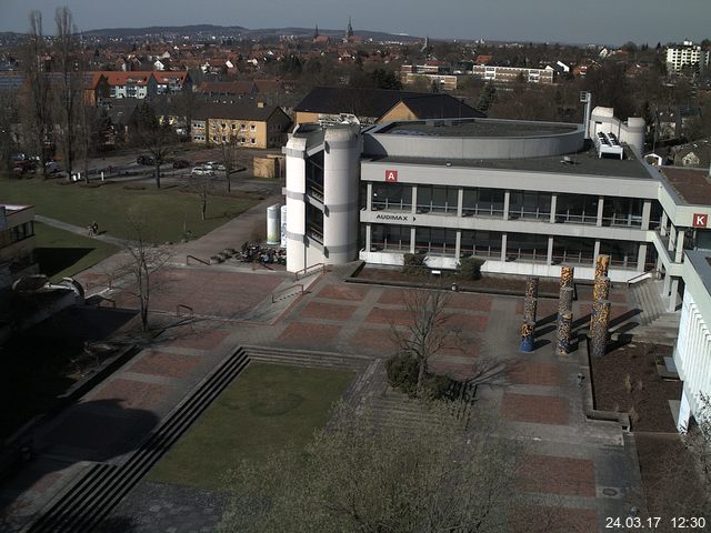 Foto der Webcam: Verwaltungsgebäude, Innenhof mit Audimax, Hörsaal-Gebäude 1