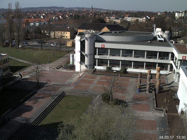 Foto der Webcam: Verwaltungsgebäude, Innenhof mit Audimax, Hörsaal-Gebäude 1