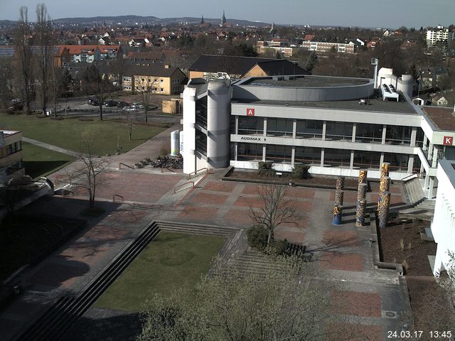 Foto der Webcam: Verwaltungsgebäude, Innenhof mit Audimax, Hörsaal-Gebäude 1