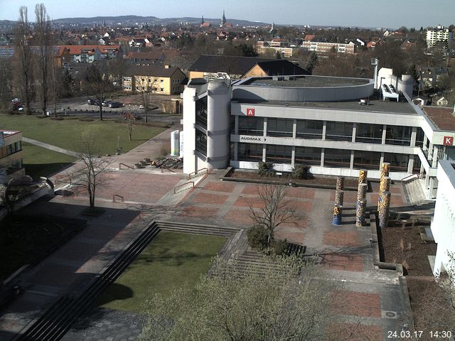 Foto der Webcam: Verwaltungsgebäude, Innenhof mit Audimax, Hörsaal-Gebäude 1