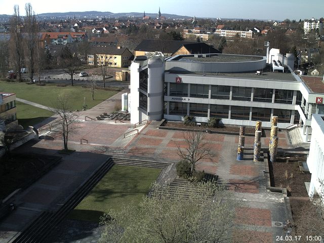 Foto der Webcam: Verwaltungsgebäude, Innenhof mit Audimax, Hörsaal-Gebäude 1