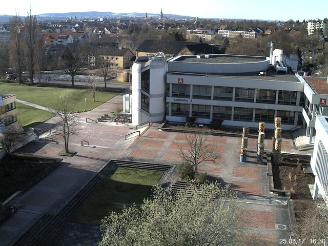 Foto der Webcam: Verwaltungsgeb&auml;ude, Innenhof mit Audimax, H&ouml;rsaal-Geb&auml;ude 1