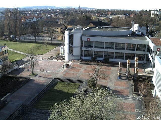 Foto der Webcam: Verwaltungsgeb&auml;ude, Innenhof mit Audimax, H&ouml;rsaal-Geb&auml;ude 1