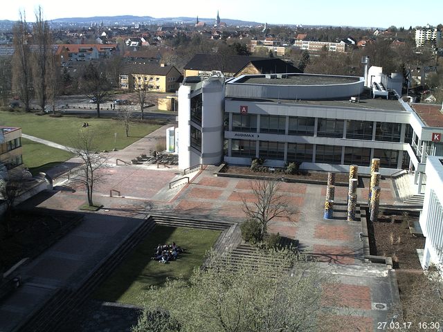 Foto der Webcam: Verwaltungsgebäude, Innenhof mit Audimax, Hörsaal-Gebäude 1